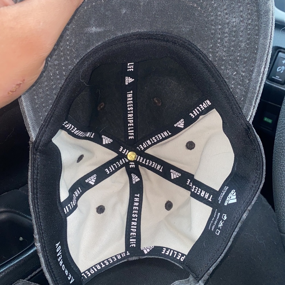 adidas hat - Picture 2 of 2